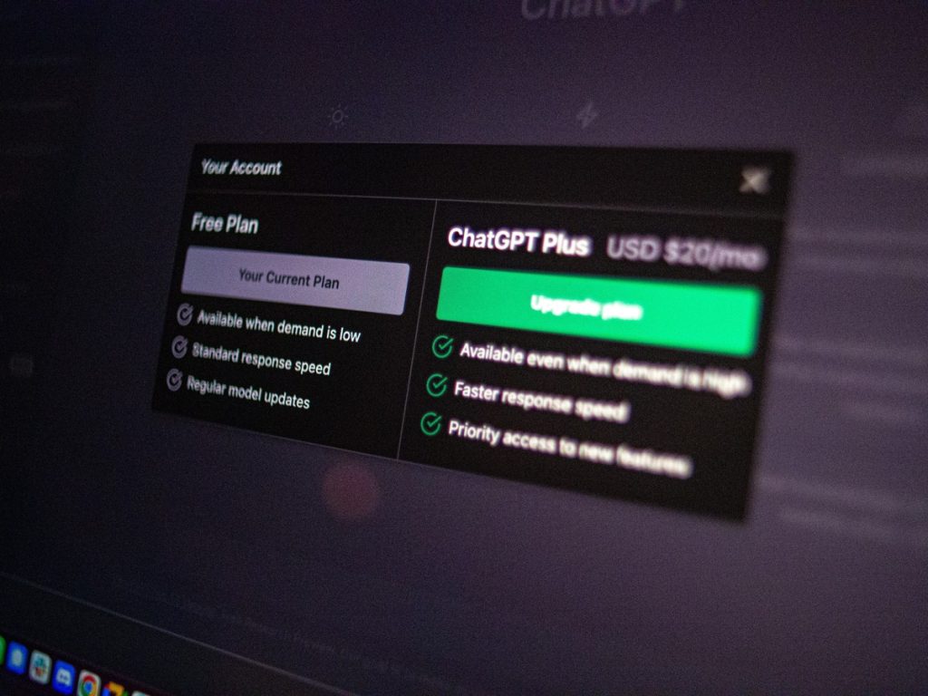 ChatGPT 是一个基于人工智能技术的聊天机器人,模拟人类对话风格,进行智能对话 ChatGPT 是一个基于人工智能技术的聊天机器人,模拟人类对话风格,进行智能对话